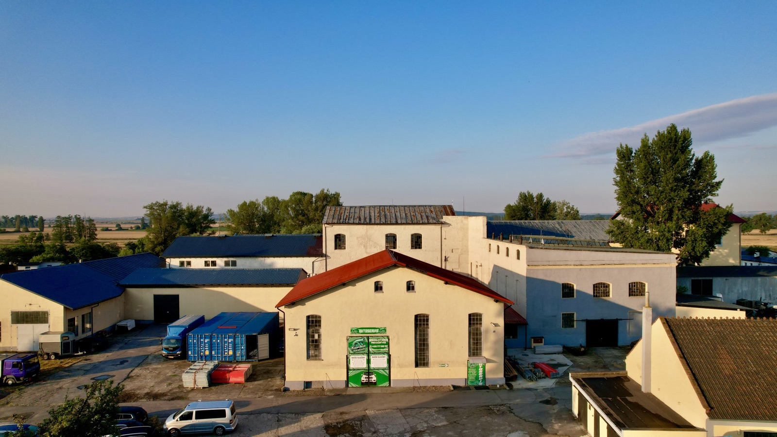 Hala C – exteriér